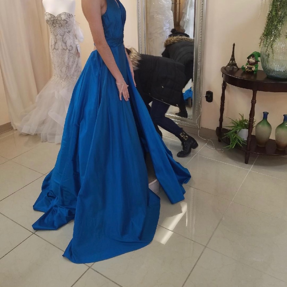 Jovani Halter Dress - NWT no alterations - Picture 3 of 8